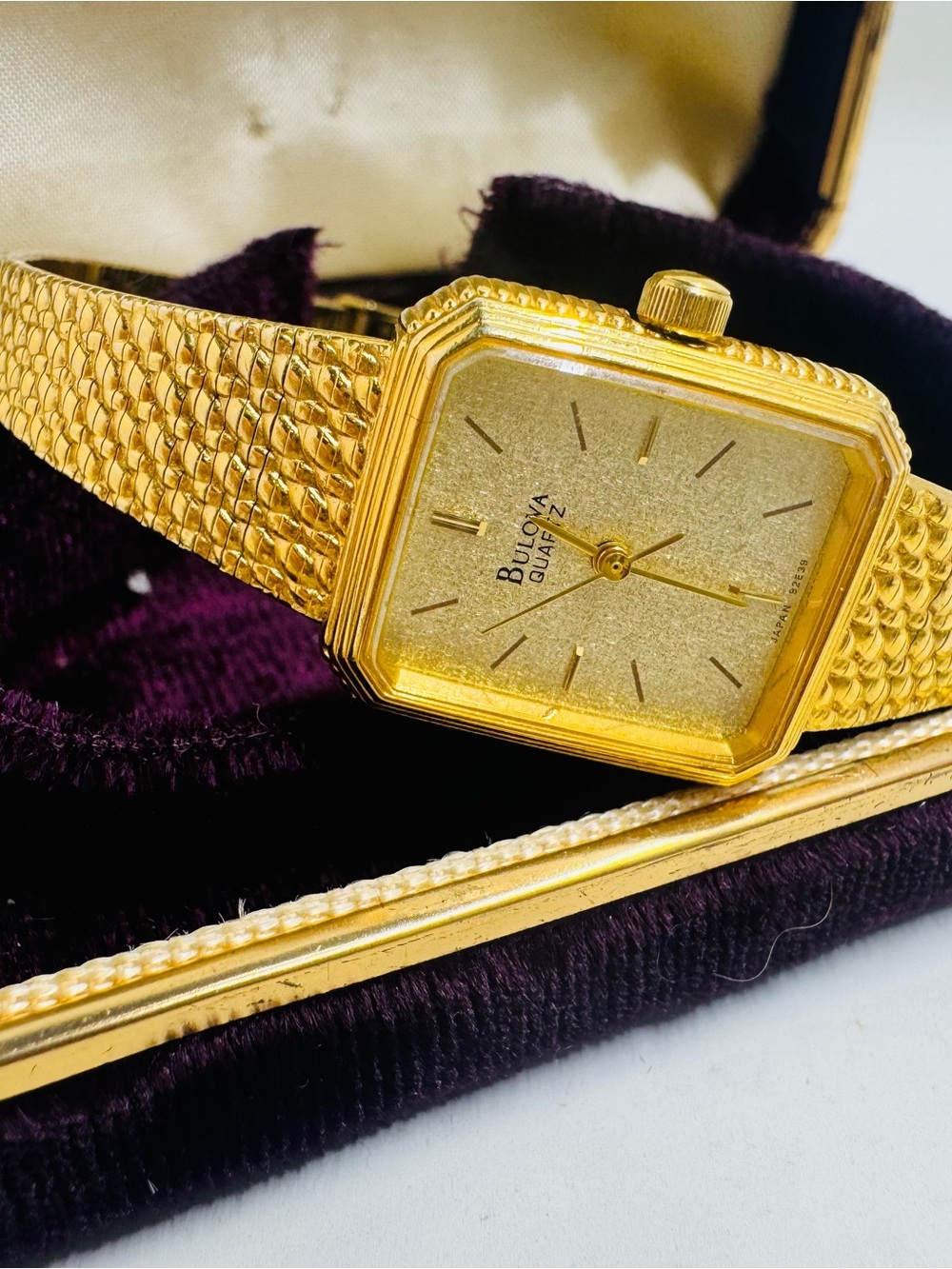 Bulova Vintage Women's Gold-Tone Quartz Dress Watch - Picture 3 of 13